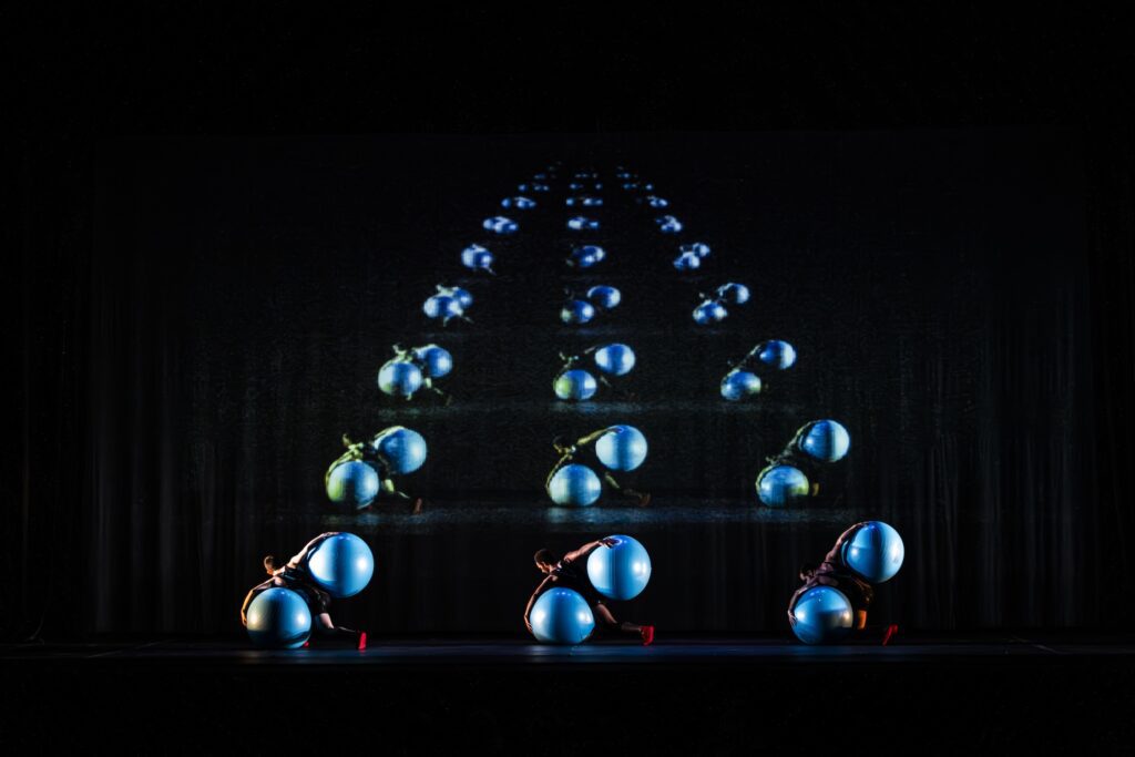 "MOMIX: Alice"