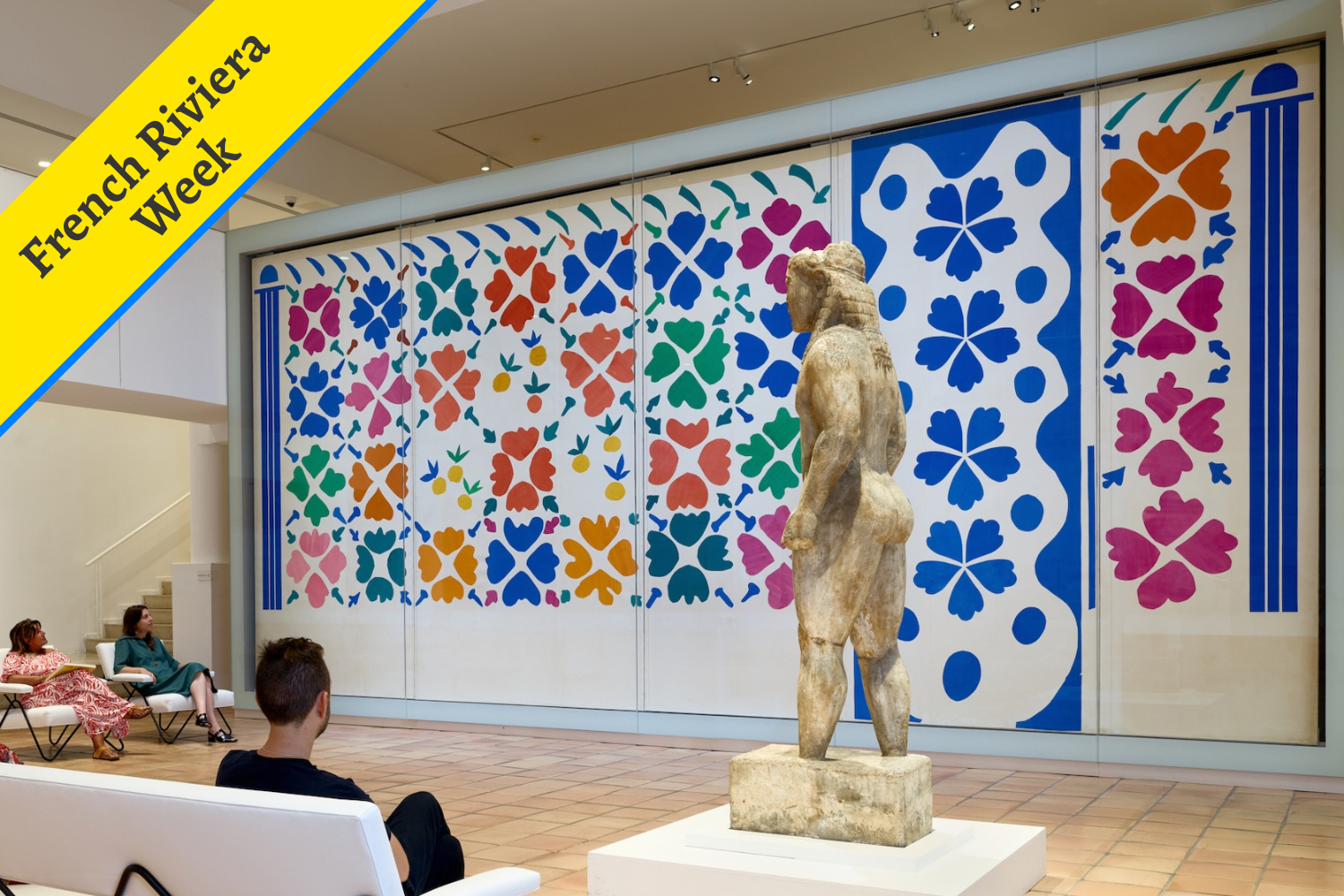 Vue intérieure du Musée Matisse Nice, l’aile contemporaine et l’œuvre "Fleurs et fruits."