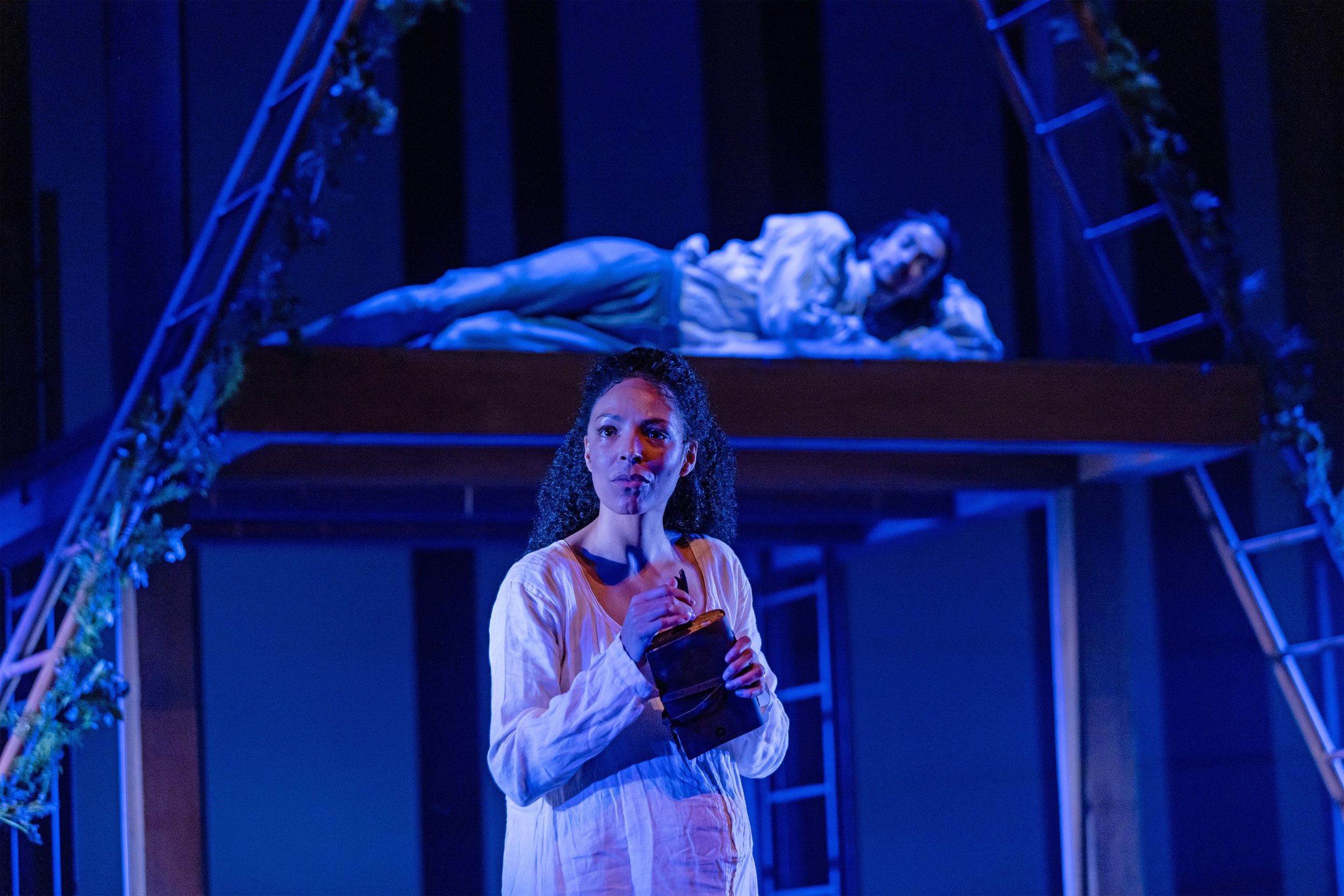 Kemi-Bo Jacobs and Rory Alexander in "Hamnet."