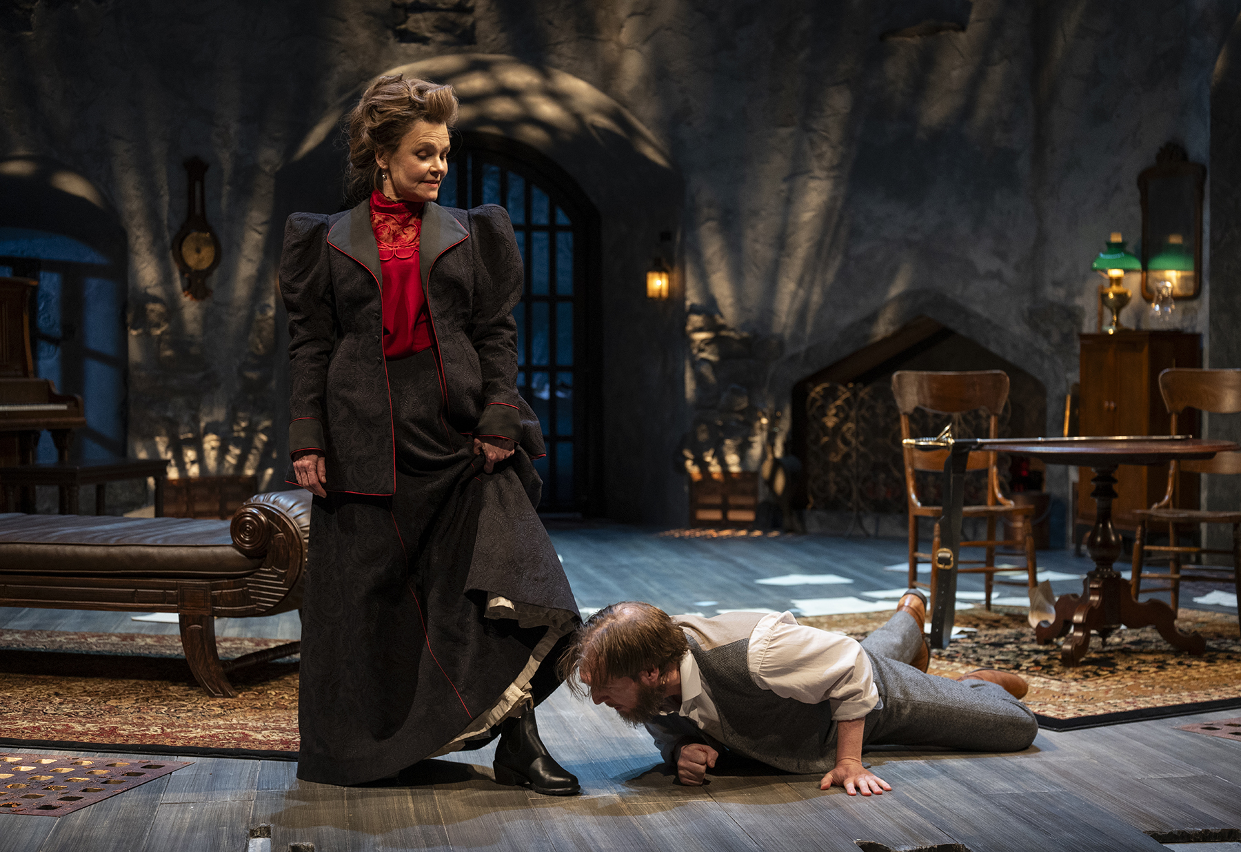 Kathryn Erbe and Cliff Chamberlain in Steppenwolf's "The Dance of Death."